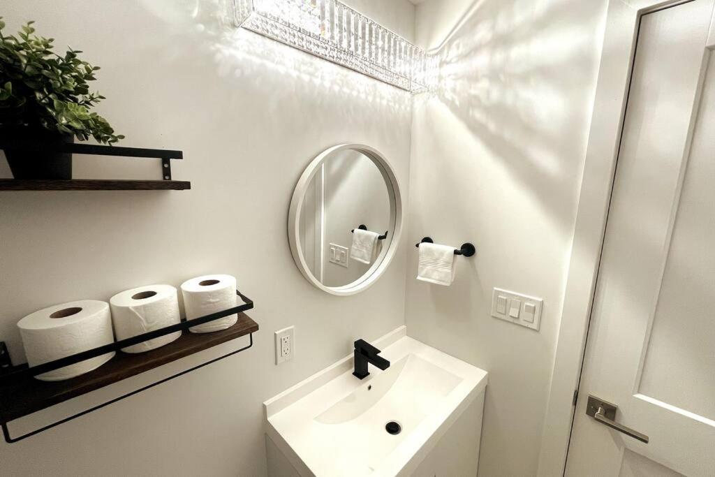 Exquisite, Bright & Modern Condo. Niagara-Fälle Exterior foto